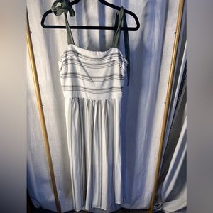 Woman’s sun dress size large fits like a medium
